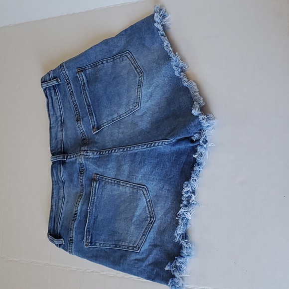 Distressed Jean Shorts EUC - Picture 5 of 6